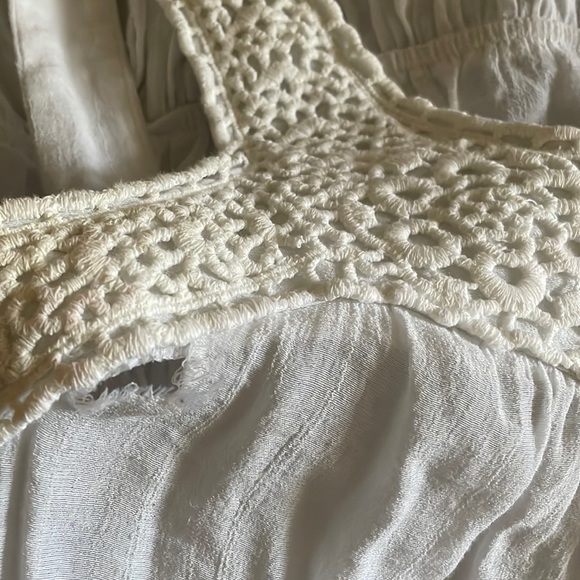 White sheer top. Size M - Picture 7 of 8